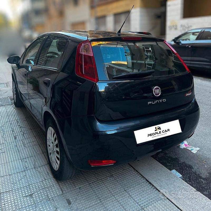 Usata Fiat Punto Lounge 75 CV (55 kW) 2015 Nero Utilitaria
