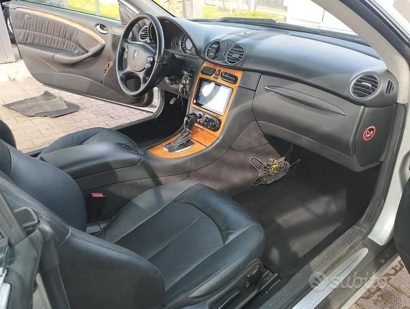 Usado Mercedes CLK270 170 CV (125 kW) 2005 Gris Coupe