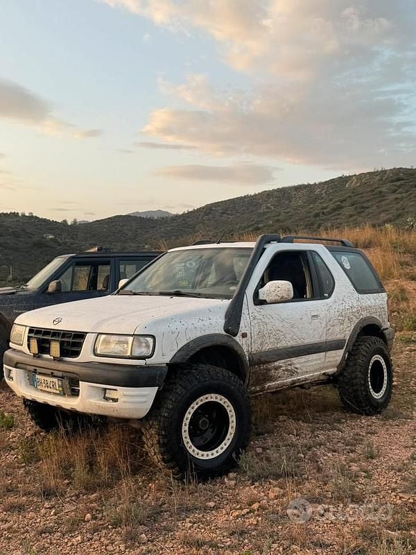 Bianco Usata 2002 Opel Frontera SUV | 3200 € (Ottimo prezzo) - Immagine 1/4