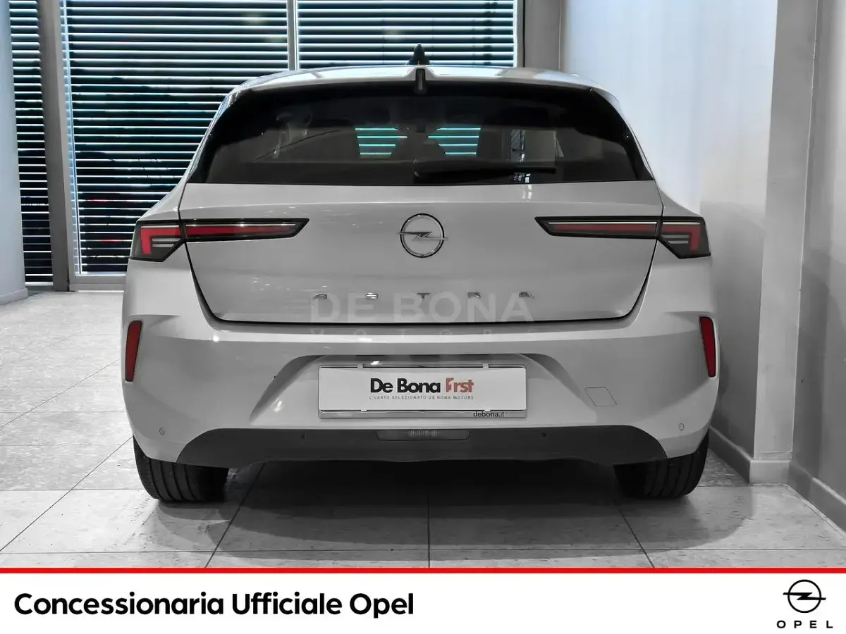 Usata Opel Astra Edition 110 CV (80 kW) 2023 Grigio Utilitaria