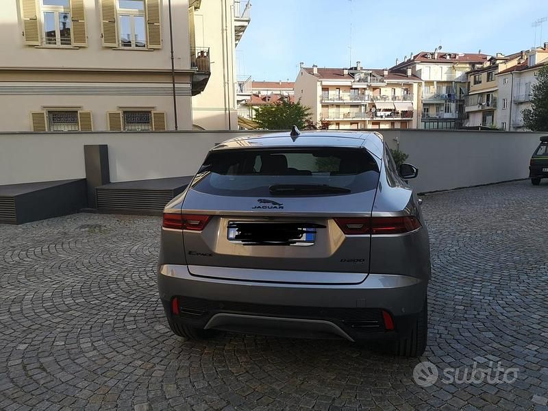 Begagnad Jaguar E-Pace 204 HK (150 kW) 2021 Grå SUV