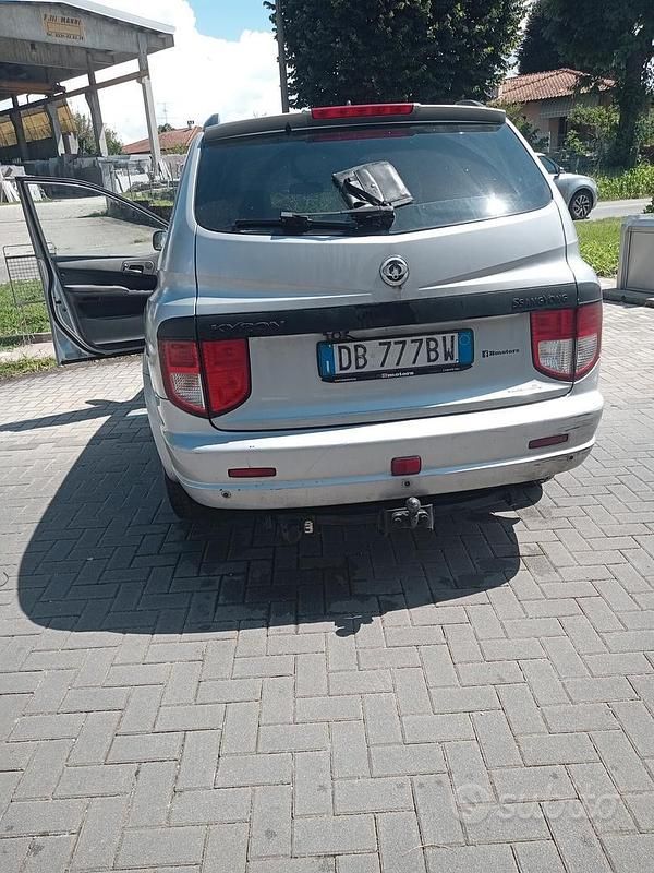 Usata SsangYong Kyron 141 CV (103 kW) 2006 Argento SUV