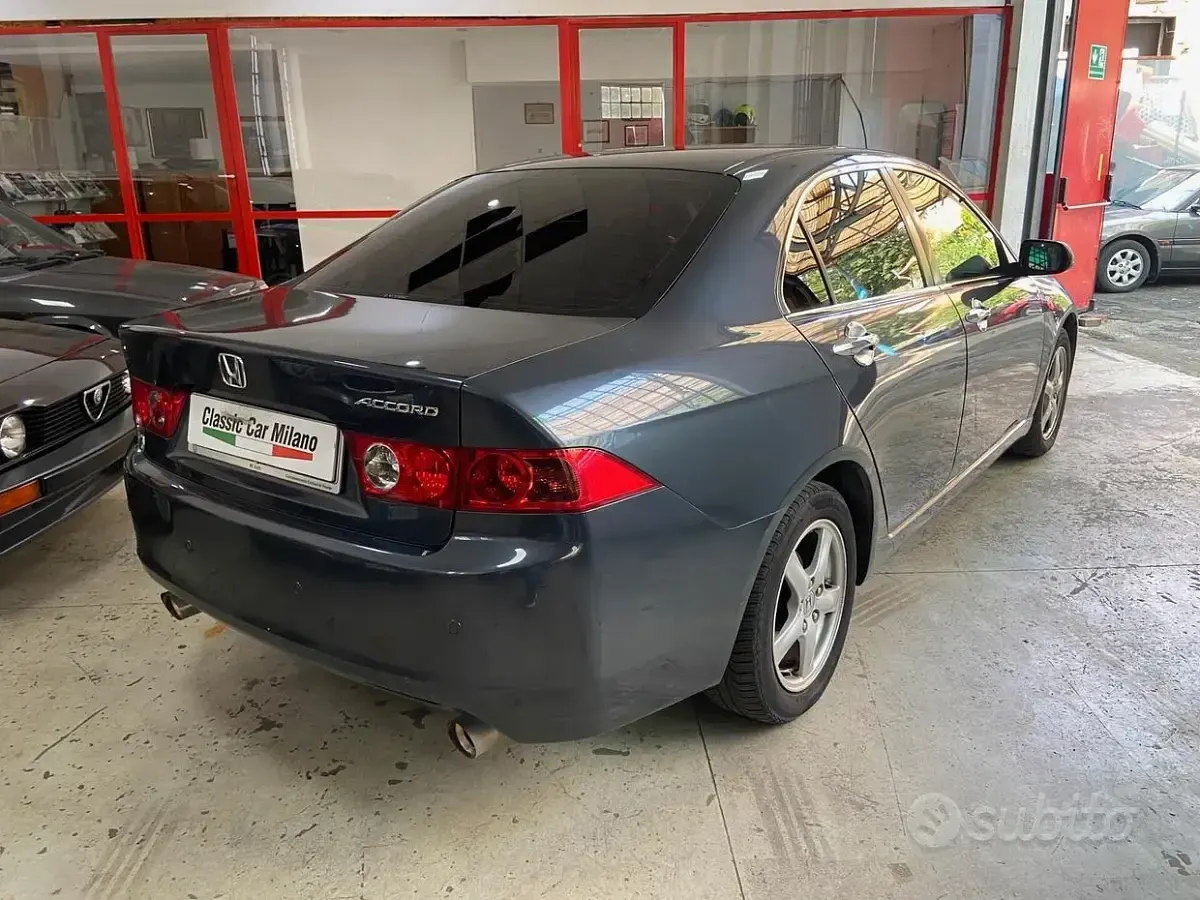 Usata Honda Accord 190 CV (139 kW) 2004 Grigio Berlina