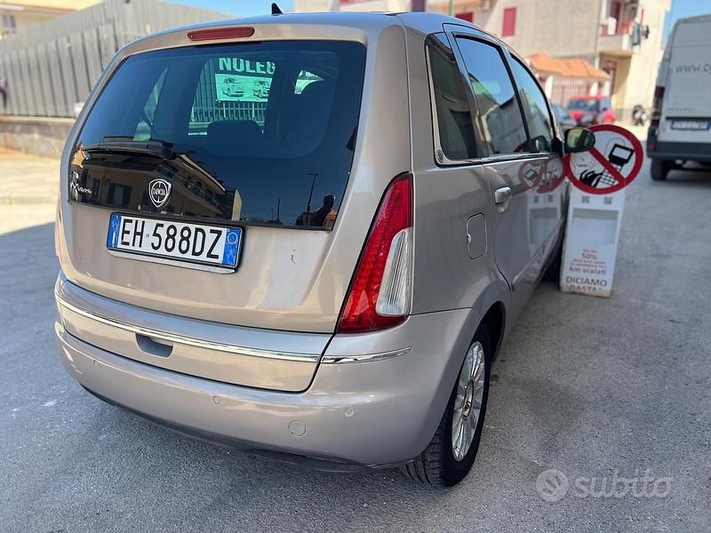 Usata Lancia Musa 77 CV (56 kW) 2012 Giallo Monovolume