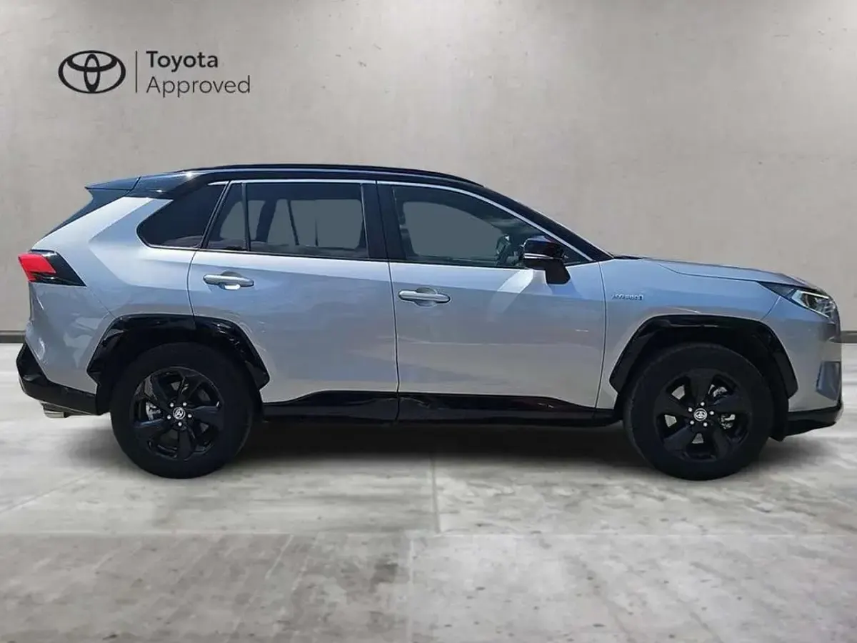 Usata Toyota RAV4 Hybrid Style 218 CV (160 kW) 2021 Argento SUV