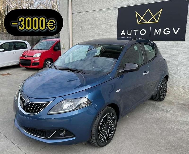 Usata Lancia Ypsilon Gold 69 CV (50 kW) 2023 Blu/azzurro Utilitaria
