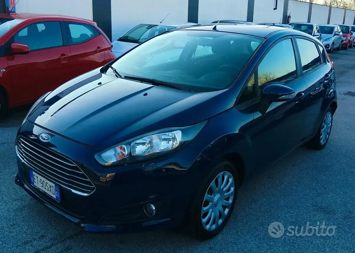 Usata Ford Fiesta 75 CV (55 kW) 2014 Blu Utilitaria