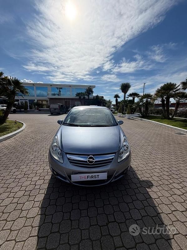 Usata Opel Corsa Cosmo 80 CV (58 kW) 2009 Blu Utilitaria