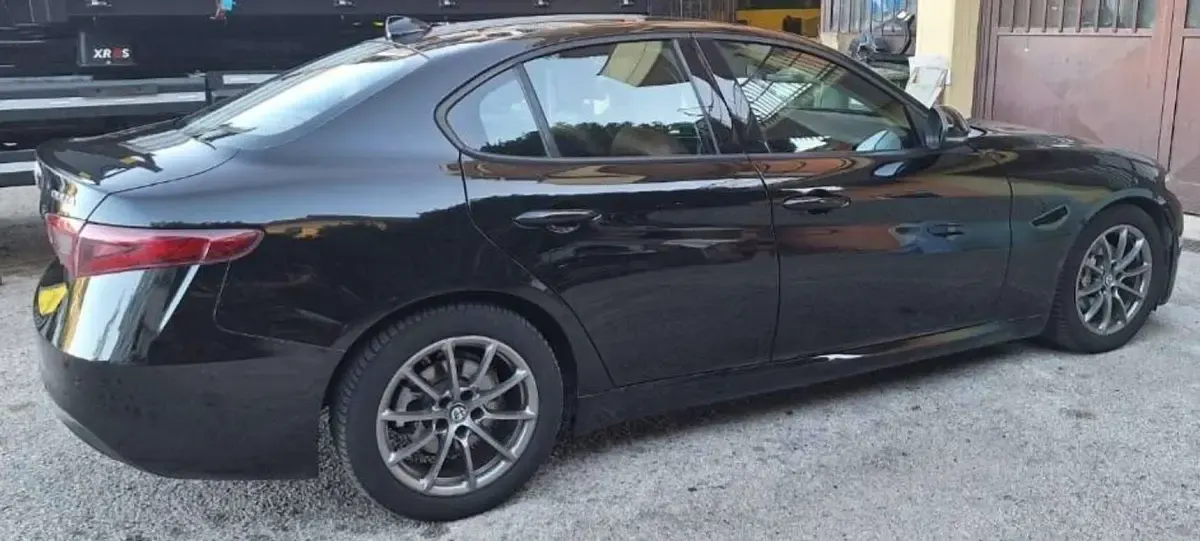 Usata Alfa Romeo Giulia 150 CV (110 kW) 2017 Nero Berlina