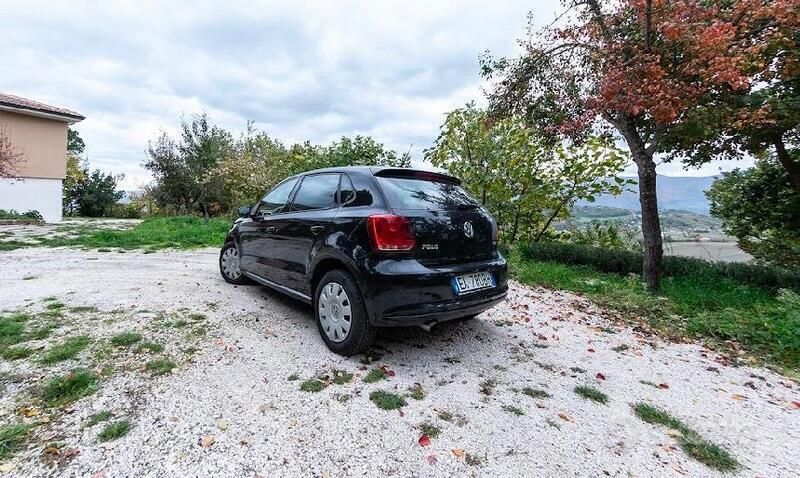 Nero Usata 2011 VW Polo Due volumi | 6500 € (Buon prezzo) - Immagine 1/4