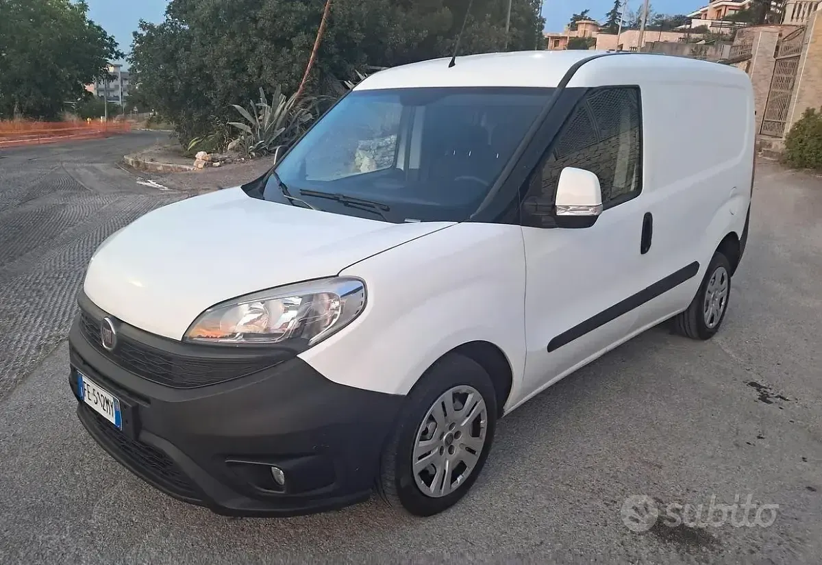 Usata Fiat Doblò 105 CV (77 kW) 2016 Bianco Monovolume