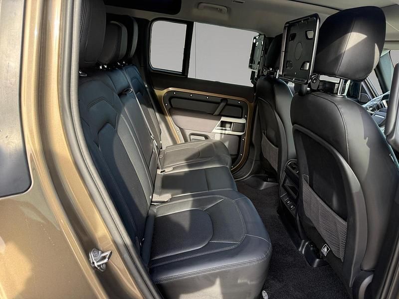 Usata Land Rover Defender SE 200 CV (147 kW) 2022 Gondwana stone gloss