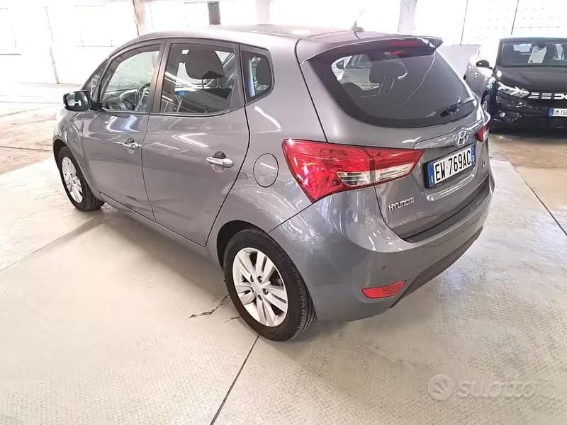 Usata Hyundai ix20 Comfort 90 CV (66 kW) 2014 Grigio Utilitaria