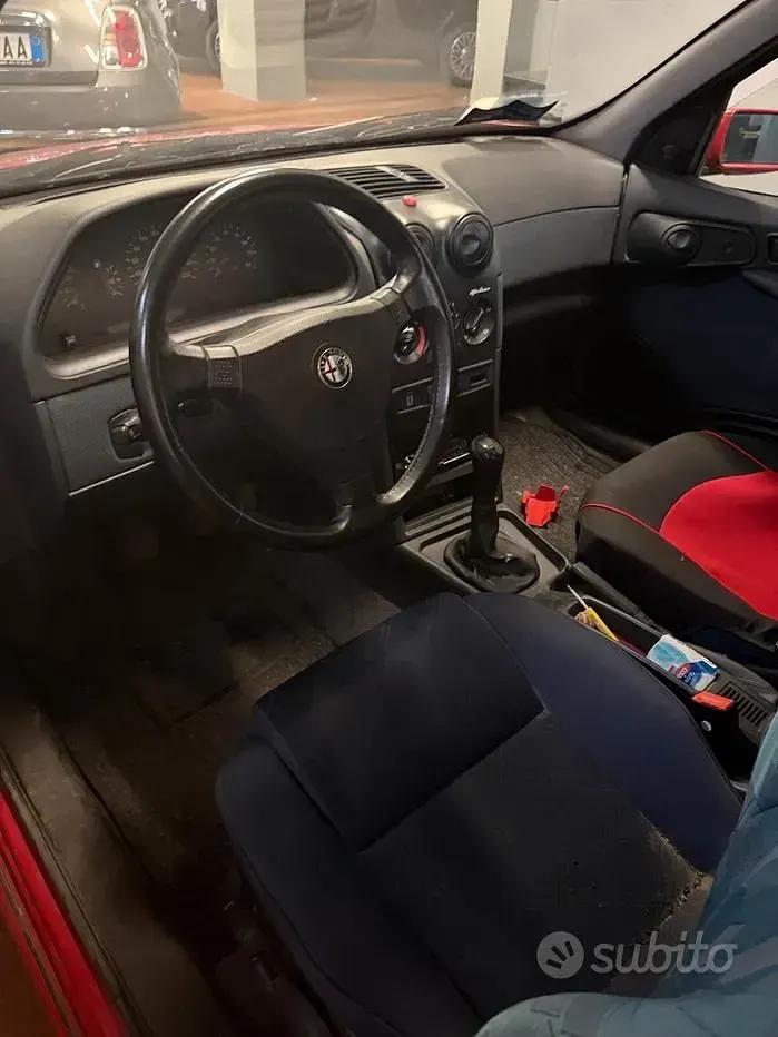 Usata Alfa Romeo 146 103 CV (75 kW) 1998 Rosso Utilitaria