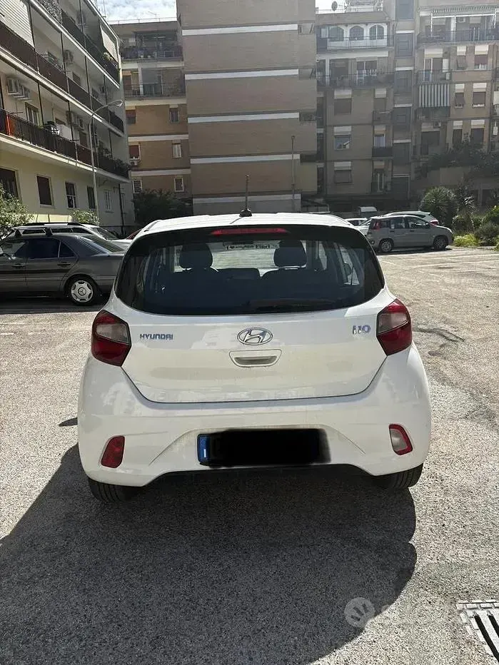 Usata Hyundai i10 67 CV (49 kW) 2023 Bianco Utilitaria
