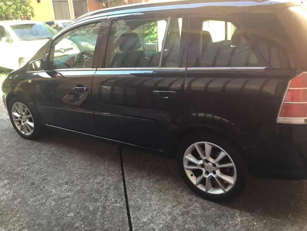 Usata Opel Zafira Cosmo 120 CV (88 kW) 2006 Bluazzurro Monovolume