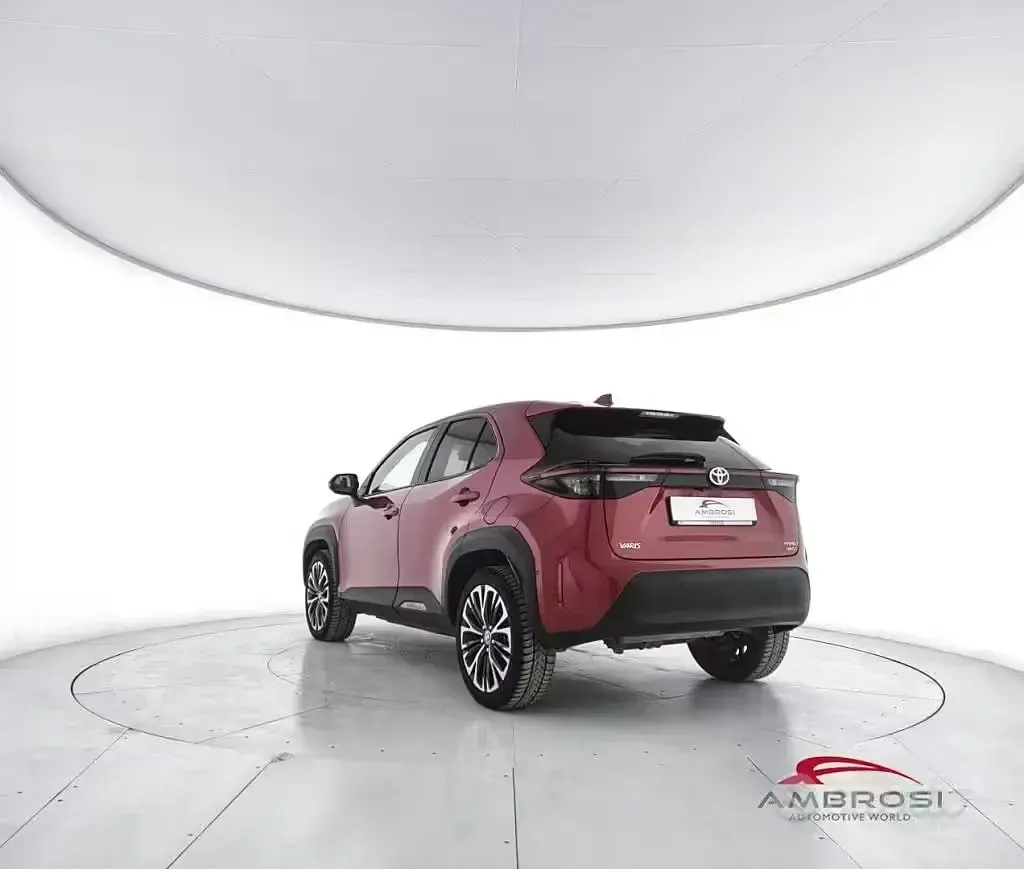 Usata Toyota Yaris Lounge 92 CV (67 kW) 2021 Rosso Utilitaria