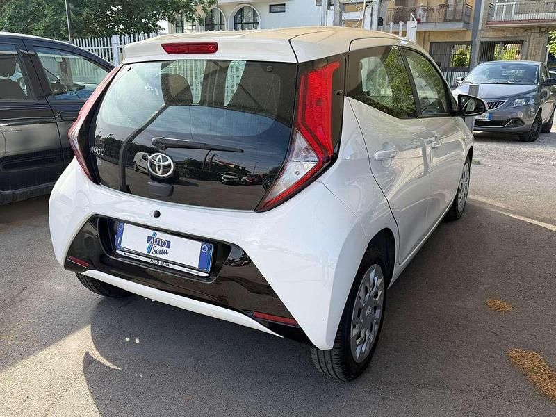 Usata Toyota Aygo Business Edition 72 CV (52 kW) 2019 Bianco Utilitaria