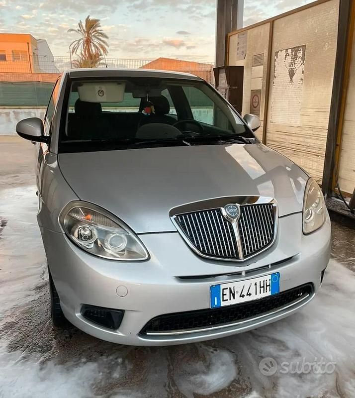 Usata Lancia Ypsilon 75 CV (55 kW) 2012 Grigio Utilitaria