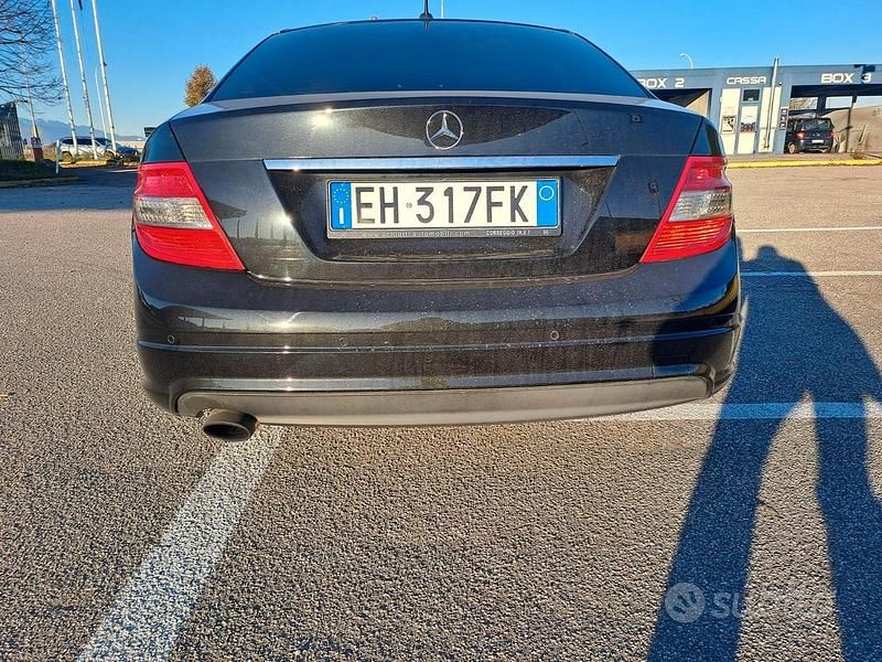 Usata Mercedes C180 AMG 156 CV (114 kW) 2010 Nero Berlina