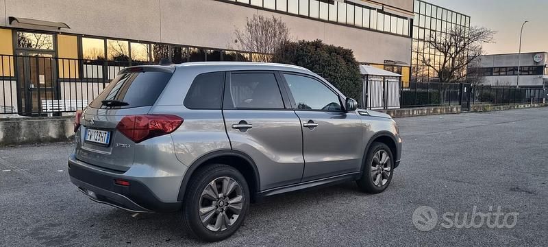Usata Suzuki Vitara 111 CV (81 kW) 2019 Grigio SUV