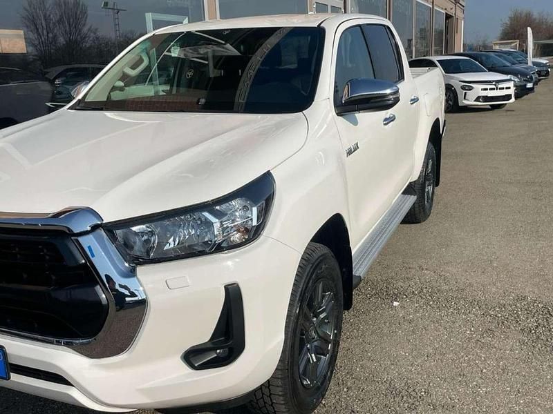 Nuova Toyota HiLux Lounge 204 CV (150 kW) 2026 Bianco Pick-up