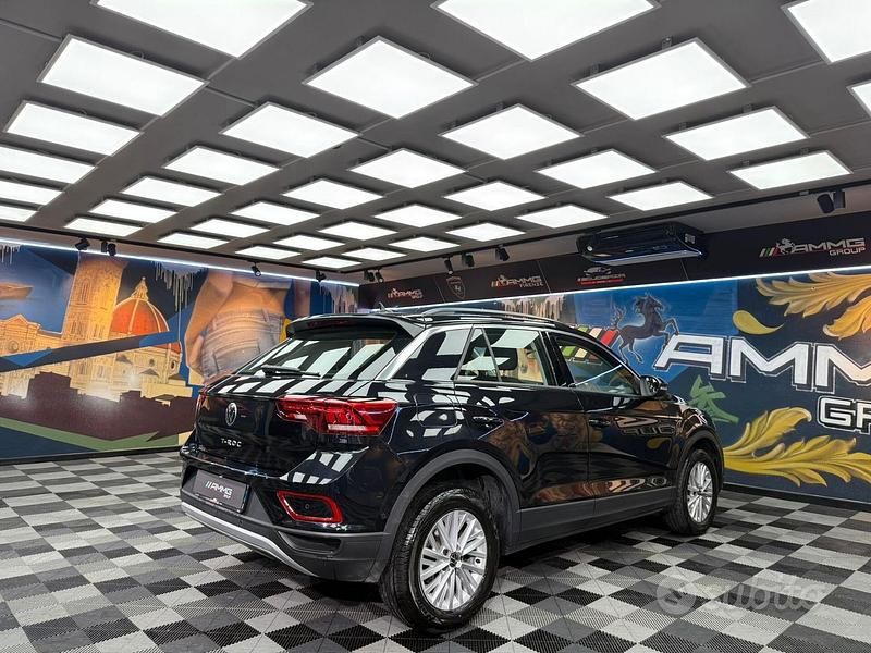 Usata VW T-Roc R-line 150 CV (110 kW) 2023 Nero SUV