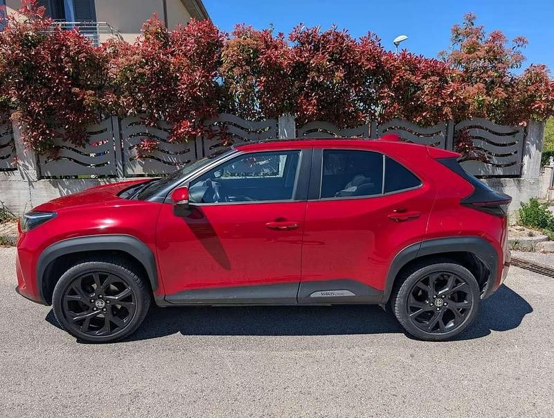 Usata Toyota Yaris Cross Lounge 92 CV (67 kW) 2022 Rosso SUV
