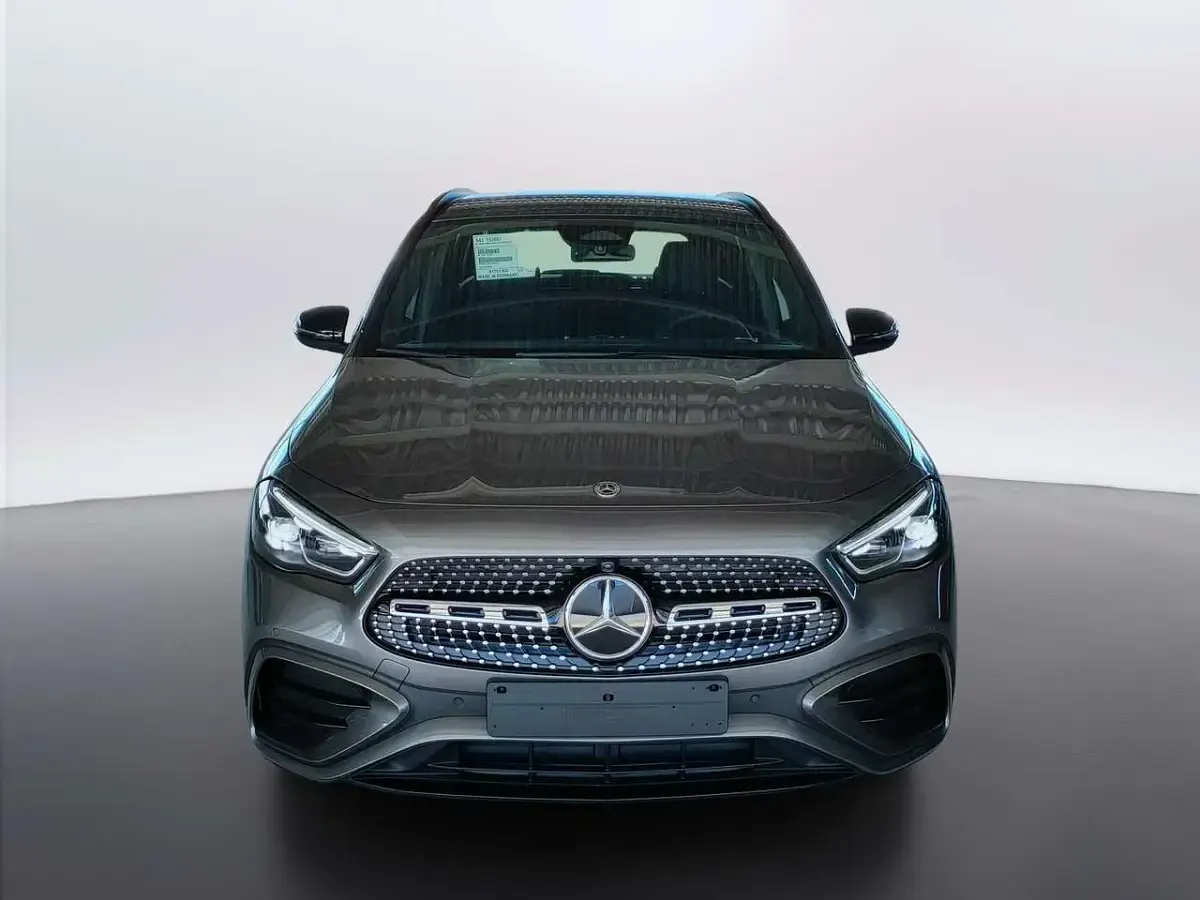 Nuova Mercedes GLA200 150 CV (110 kW) 2026 Grigio montagna SUV