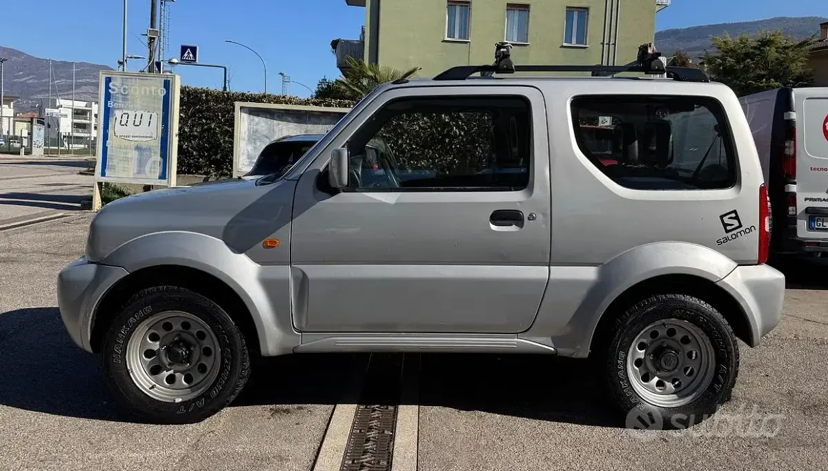 Usata Suzuki Jimny 85 CV (62 kW) 2012 Grigio SUV