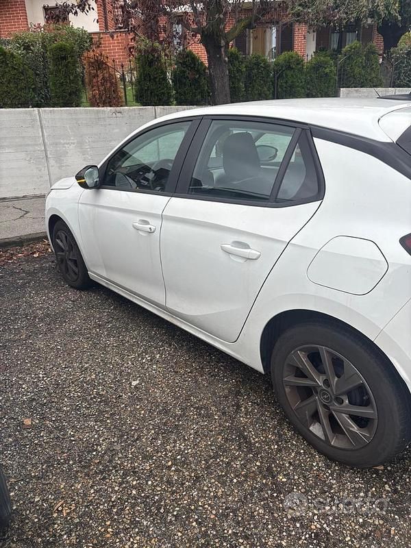 Usata Opel Corsa 75 CV (55 kW) 2024 Bianco Berlina