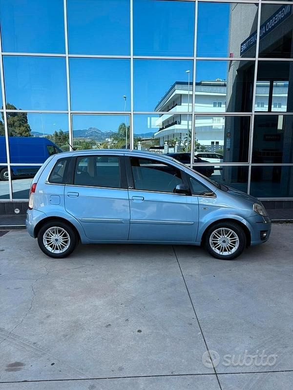Usata Lancia Musa Gold 95 CV (69 kW) 2011 Blu Monovolume