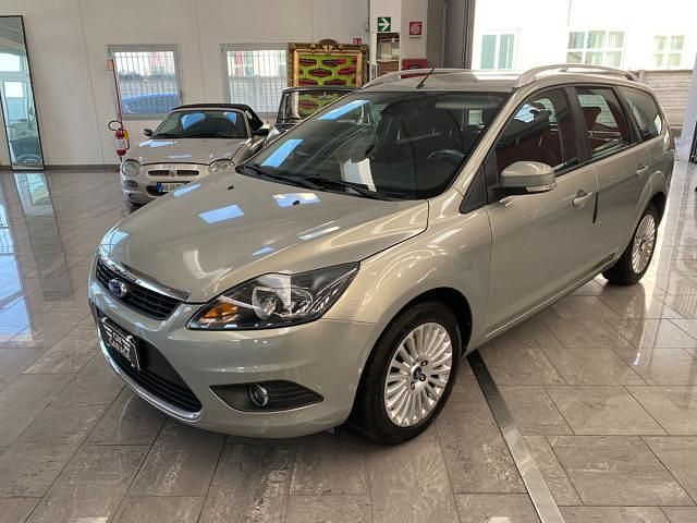 Usata Ford Focus 110 CV (80 kW) 2010 Grigio Station wagon
