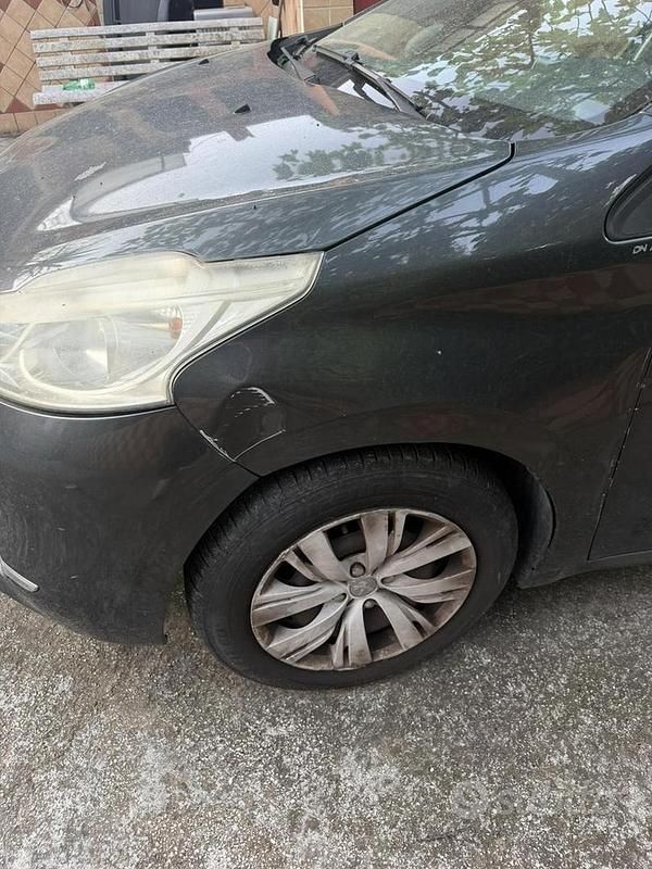 Usata Peugeot 208 Allure 68 CV (50 kW) 2014 Grigio Utilitaria