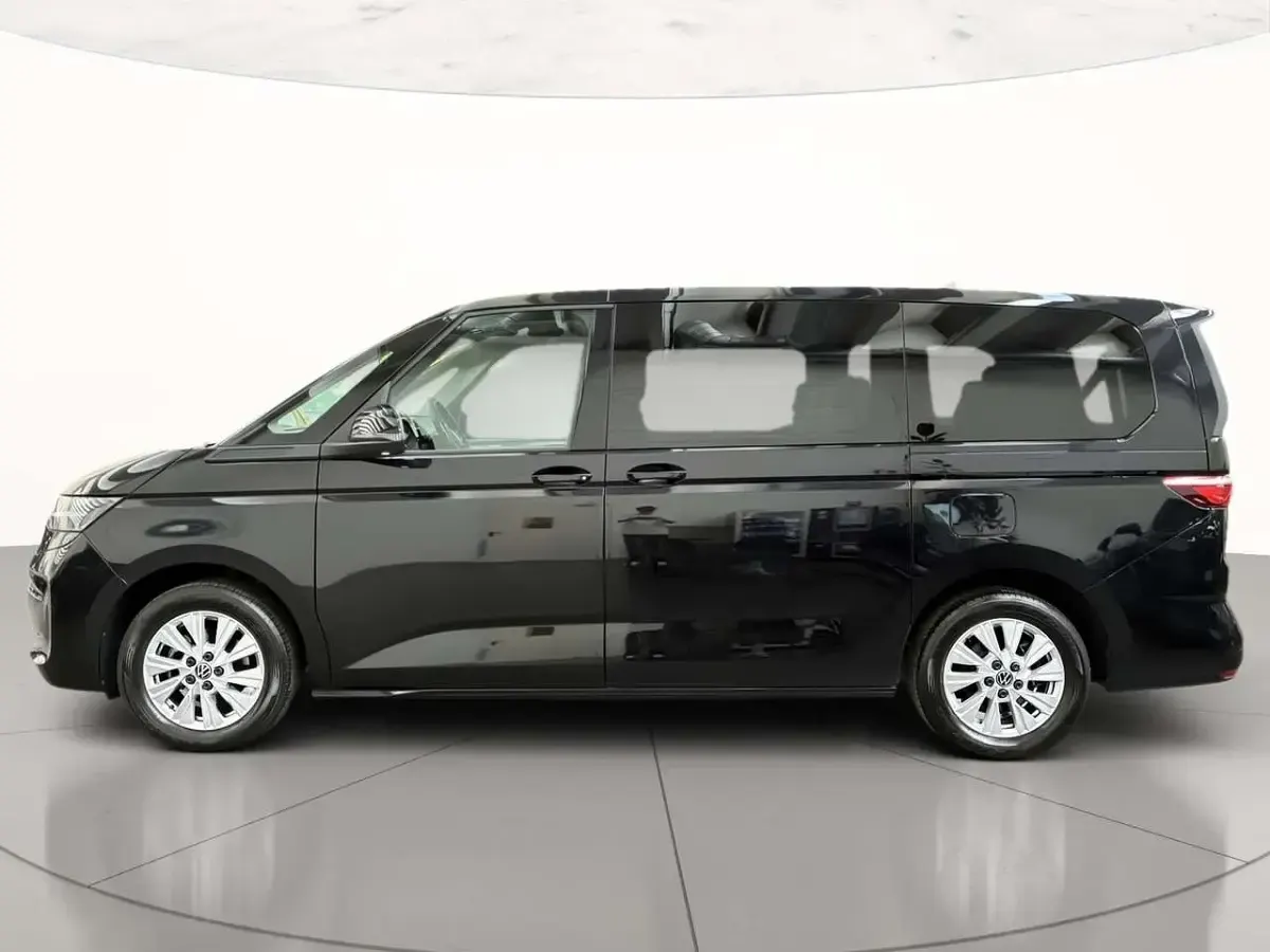 Usata VW Multivan 150 CV (110 kW) 2023 2t deep black perlato Monovolume