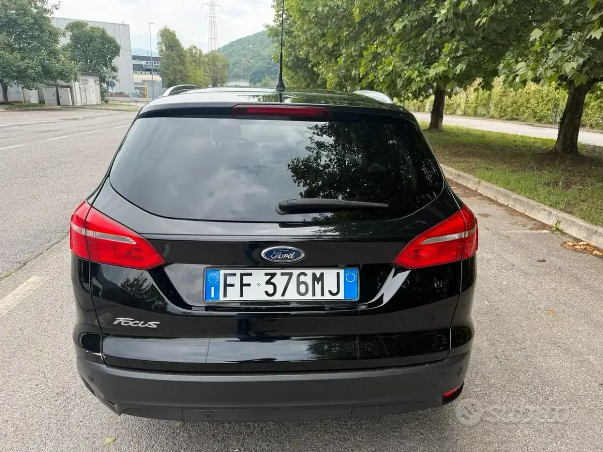 Begagnad Ford Focus 120 HK (88 kW) 2016 Svart Sedan