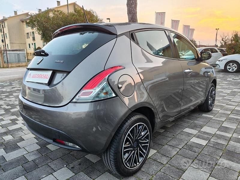 Usata Lancia Ypsilon 70 CV (51 kW) 2023 Nero Utilitaria