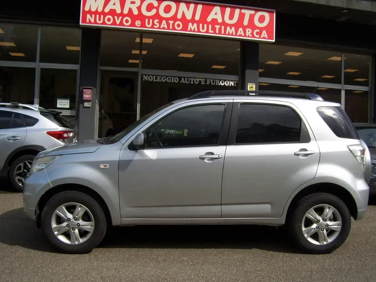 Usata Daihatsu Terios 102 CV (75 kW) 2011 Argento SUV
