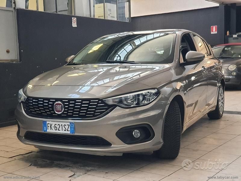 Usata Fiat Tipo Easy 120 CV (88 kW) 2017 Oro Berlina