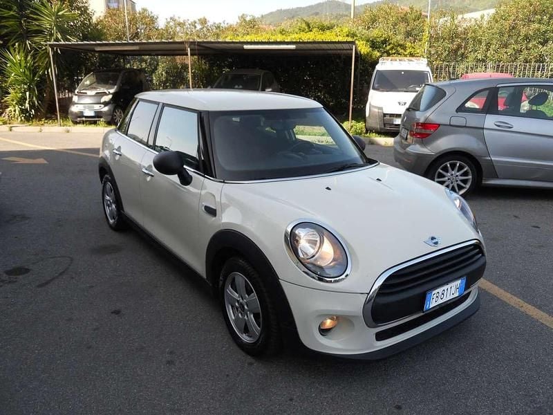 Begagnad Mini ONE 75 HK (55 kW) 2015 Beige Halvkombi