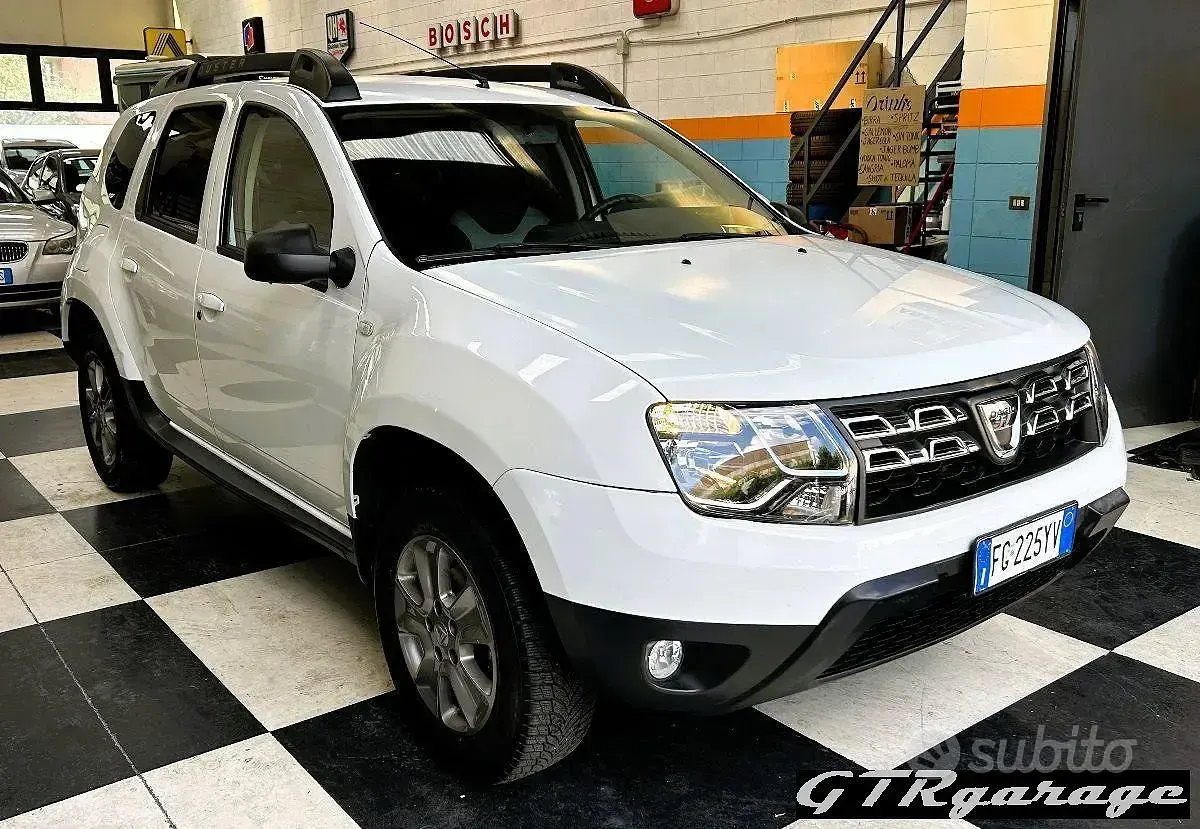 Usata Dacia Duster Lauréate 114 CV (83 kW) 2017 Bianco SUV
