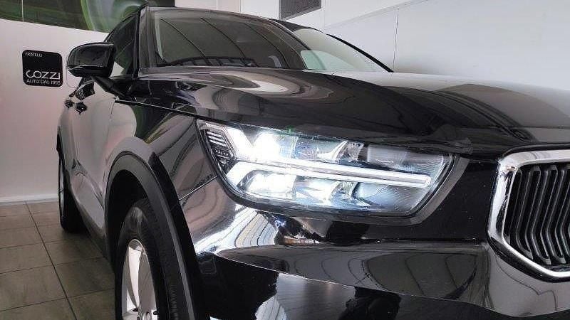 Usata Volvo XC40 Momentum 129 CV (94 kW) 2020 Nero SUV