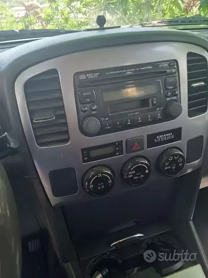 Usata Suzuki Vitara 109 CV (80 kW) 2004 Grigio SUV
