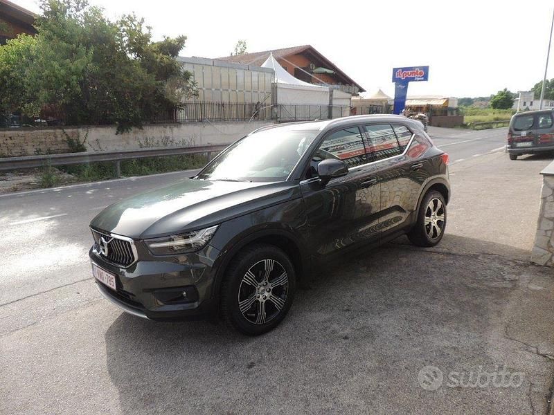 Verde metallizzato Usata 2019 Volvo XC40 Inscription SUV | 29.000 € (Molto cara) - Immagine 1/4