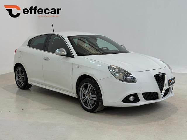 Gebraucht Alfa Romeo Giulietta Exclusive 150 PS (110 kW) 2015 Weiß Kleinwagen