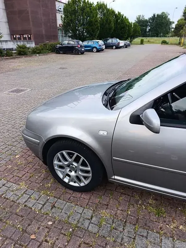Usata VW Golf IV Highline 105 CV (77 kW) 2003 Berlina