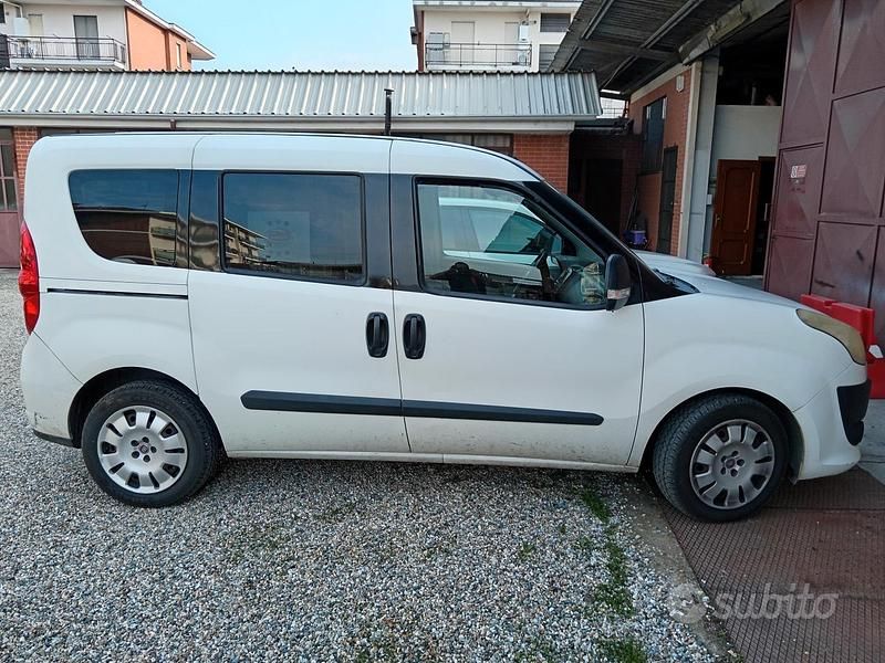 Usata Fiat Doblò 105 CV (77 kW) 2015 Bianco Monovolume