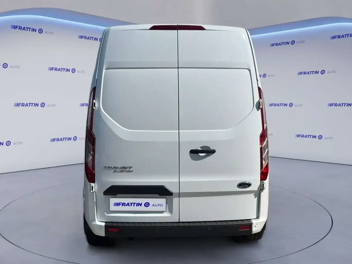 Usata Ford Transit Custom Trend 131 CV (96 kW) 2022 Frozen white [73w]  pastello Furgone