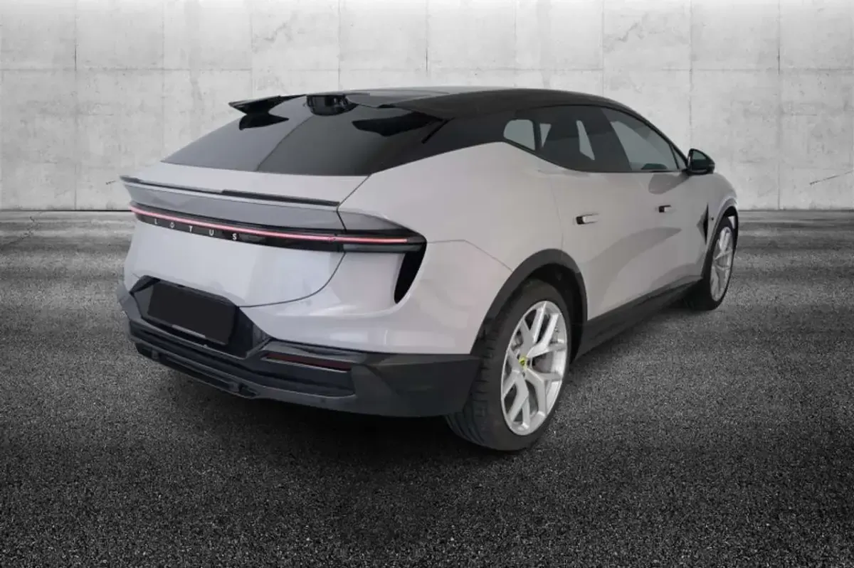 Nuova Lotus Eletre 250 kW (340 CV) 2026 Grigio SUV