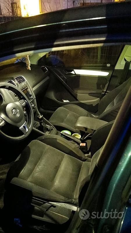 Usata VW Golf VI 105 CV (77 kW) 2011 Verde Utilitaria